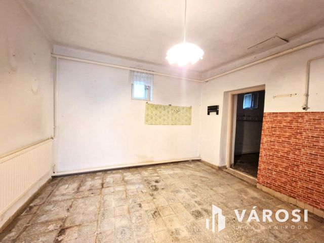 Hangulatos, verandás, 3 szobás kertes ház jó környéken