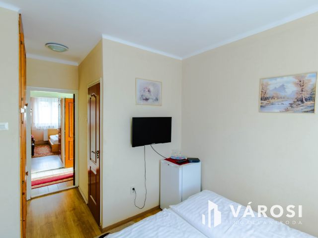 Panzió vagy akár társasház + egy 100 m2-es ház