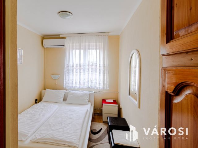 Panzió vagy akár társasház + egy 100 m2-es ház