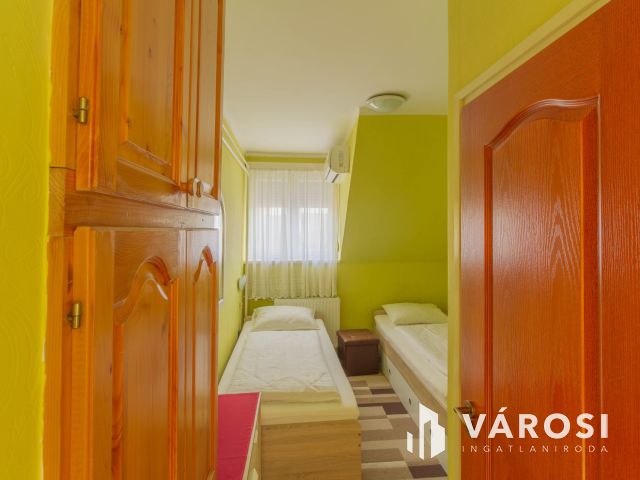 Panzió vagy akár társasház + egy 100 m2-es ház