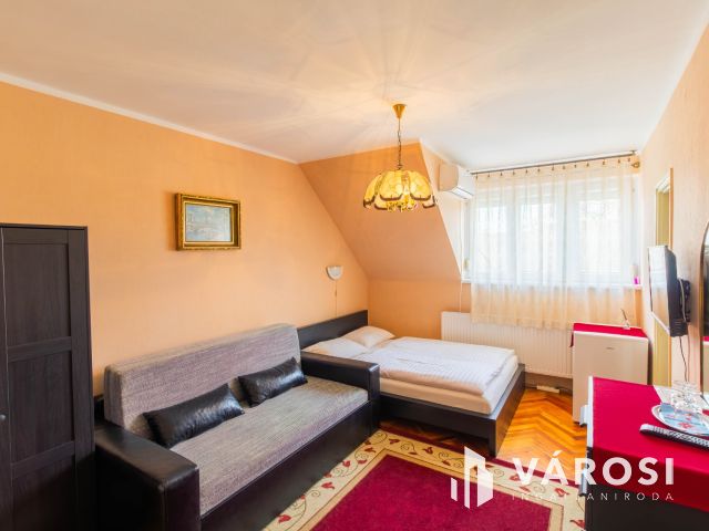 Panzió vagy akár társasház + egy 100 m2-es ház