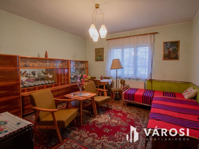 Máhomfán, Lentihez közel, csendes részen eladó ház!