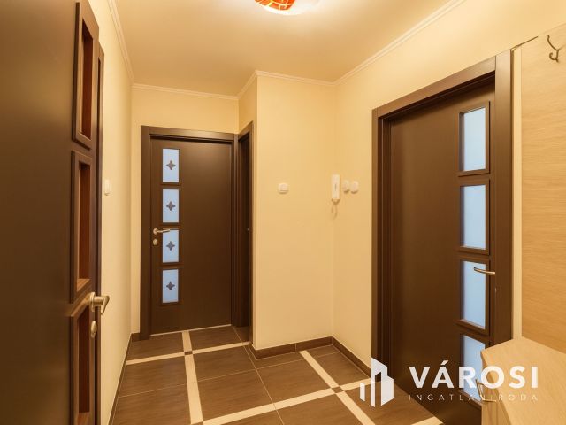 Modern sorházi lakás teljes bútorzattal