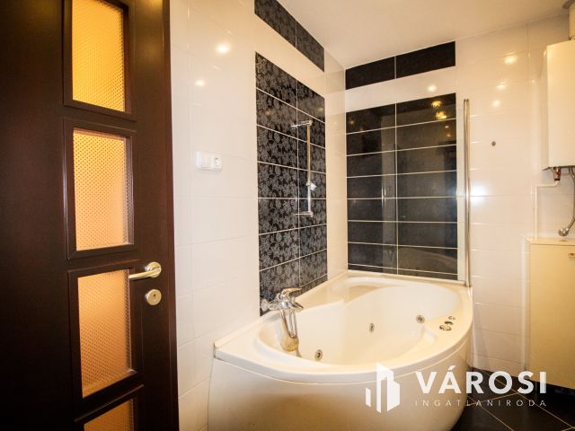 Modern sorházi lakás teljes bútorzattal