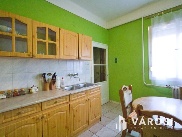 Gádoroson a falusi csend.