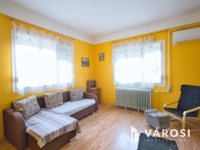 Gádoroson a falusi csend.