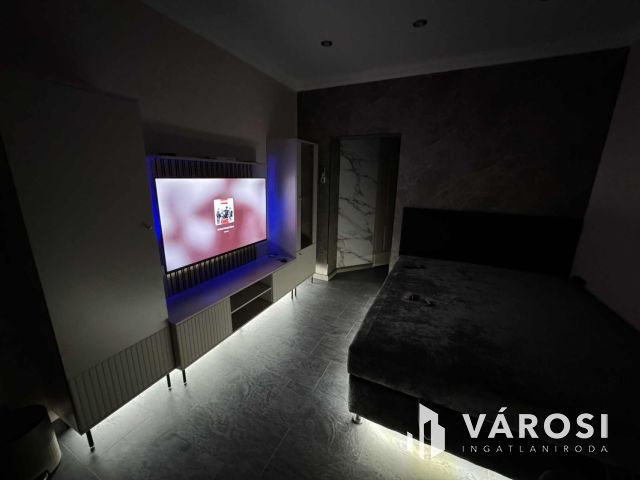 Debrecen Belvárosi, Nagyon Vagány Kis Lakás Kiadó!!!