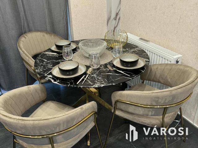 Debrecen Belvárosi, Nagyon Vagány Kis Lakás Kiadó!!!