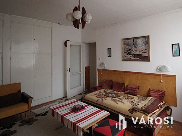 Otthonos, kétszobás lakás eladó!