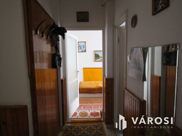 Otthonos, kétszobás lakás eladó!