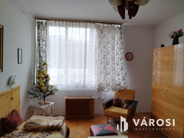 Otthonos, kétszobás lakás eladó!