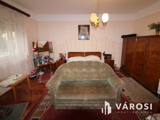 Gyulaváriban 3 szobás családi ház eladó.