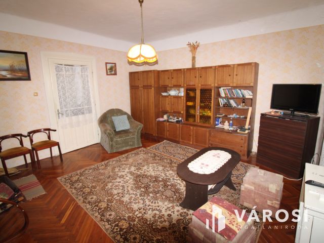 Gyulaváriban 3 szobás családi ház eladó.