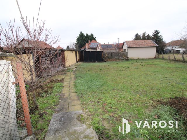 Gyulaváriban 3 szobás családi ház eladó.