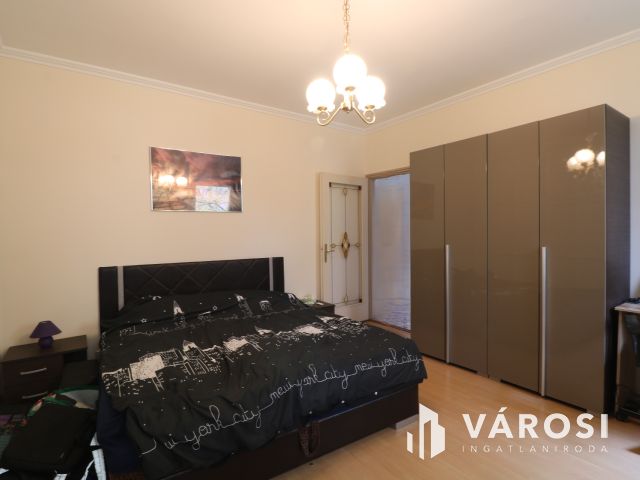 4/1. ben. 2 lakás ,1 garázs, 1 beálló !