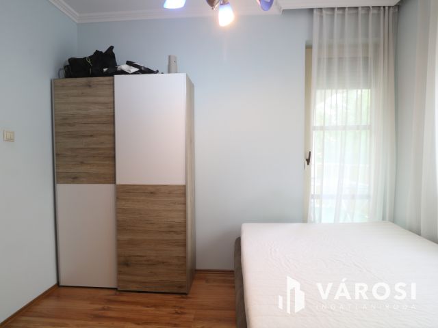 4/1. ben. 2 lakás ,1 garázs, 1 beálló !