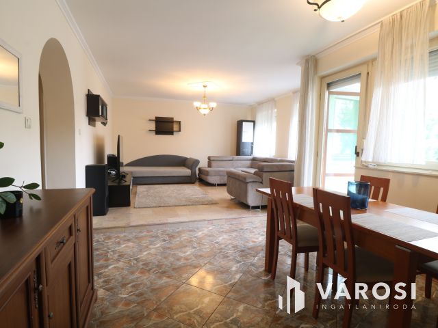 4/1. ben. 2 lakás ,1 garázs, 1 beálló !