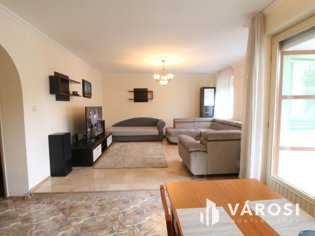 4/1. ben. 2 lakás ,1 garázs, 1 beálló !