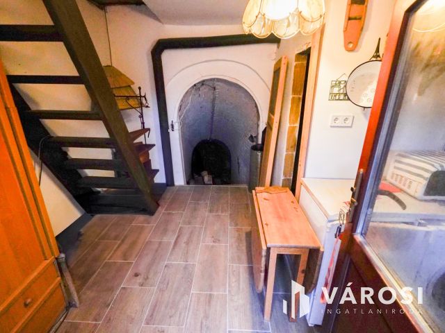 Lakható présház Tökön!