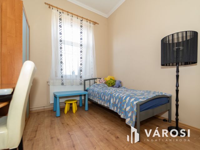 Vámospércs jó részén 5 szoba nappalis családi ház eladó!