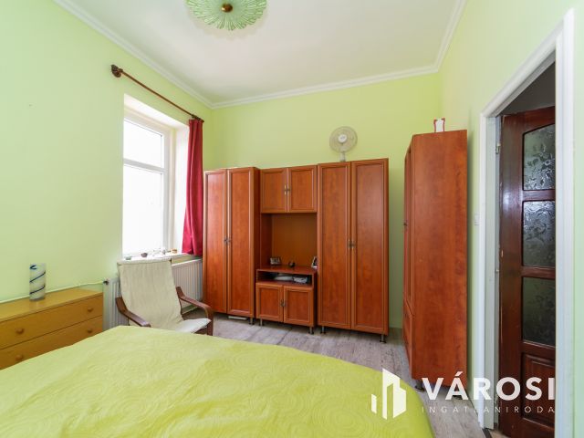 Vámospércs jó részén 5 szoba nappalis családi ház eladó!