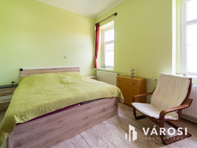 Vámospércs jó részén 5 szoba nappalis családi ház eladó!