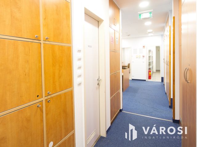 246 m2-es üzlethelyiség a legfrekventáltabb helyen kiadó