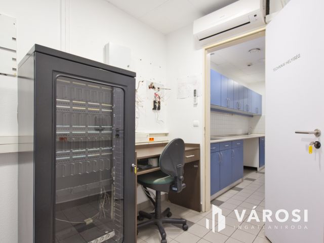 246 m2-es üzlethelyiség a legfrekventáltabb helyen kiadó