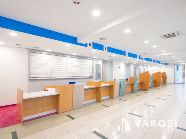 246 m2-es üzlethelyiség a legfrekventáltabb helyen kiadó