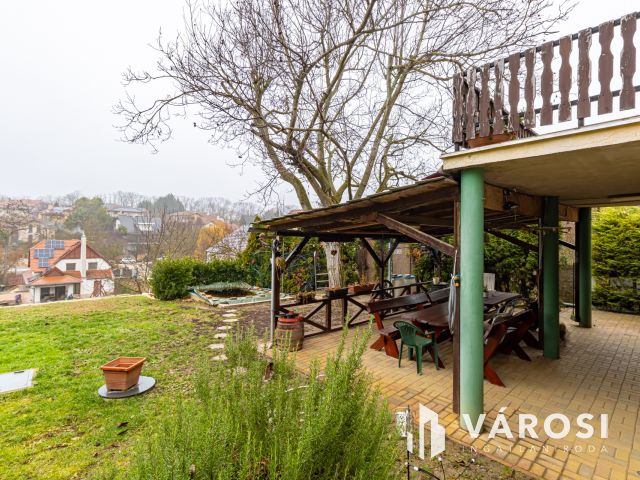 Családi ház Ürömön, akár három generációnak