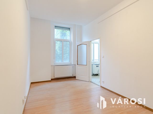 Belvárosi lakás, Zsinagóga 1 perc sétára - földszint