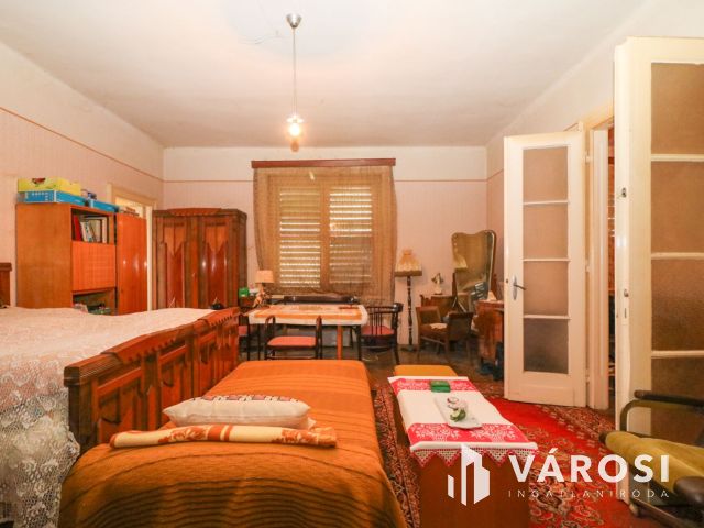 Nagypolgári ház nagy telekkel Nyírvasváriban!