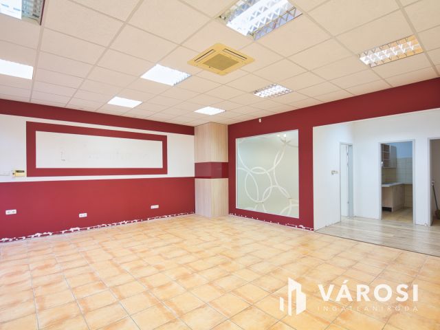 75 m2-es, sok funkciós belvárosi üzlethelyiség kiadó