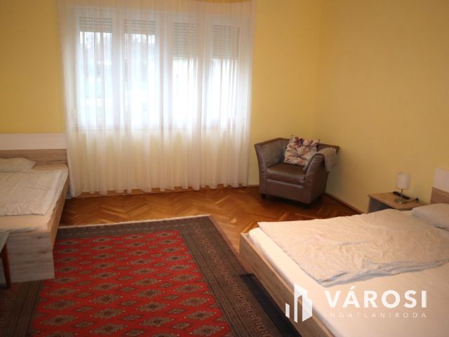 10 lakóegységes üdülőház Siófok Ezüstpartján eladó