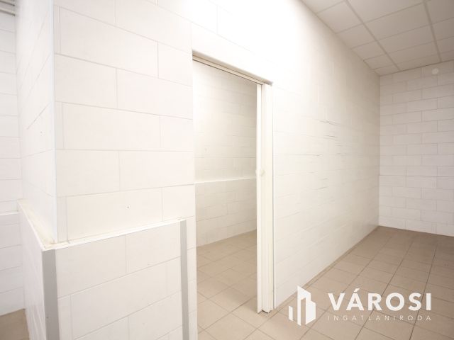 Belvárosi üzlethelyiséget kínálok kiadásra