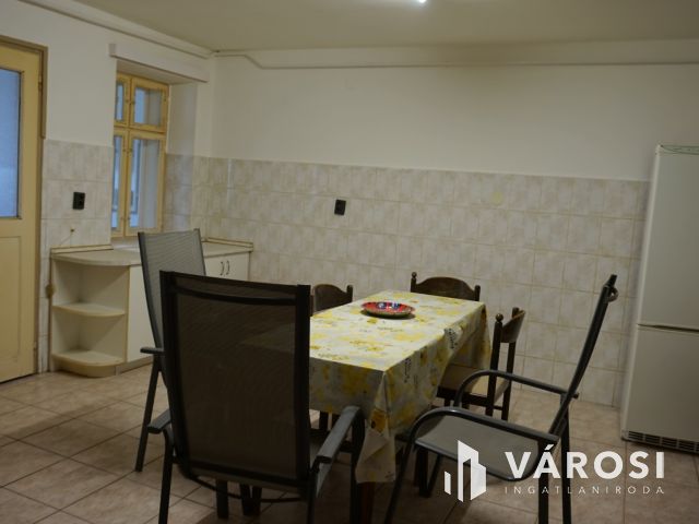 Tripla a Csúcson-csúcsi 3 lakrészes családi ház