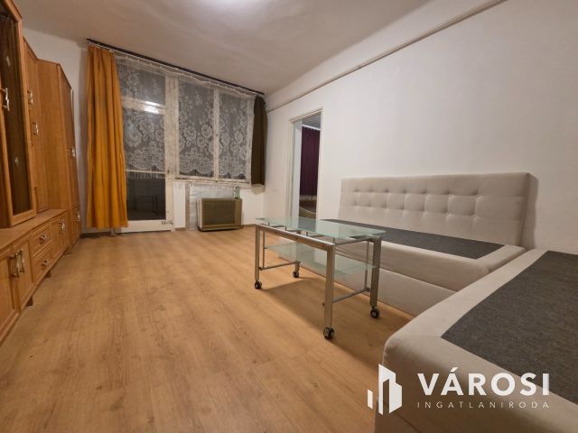 Kétszobás földszinti lakás a városközpontnál