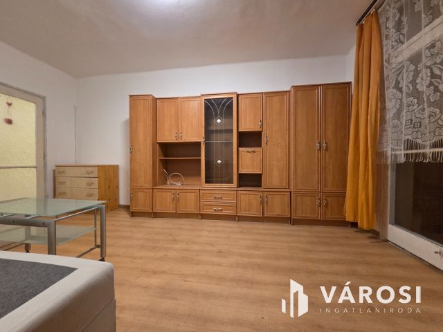Kétszobás földszinti lakás a városközpontnál