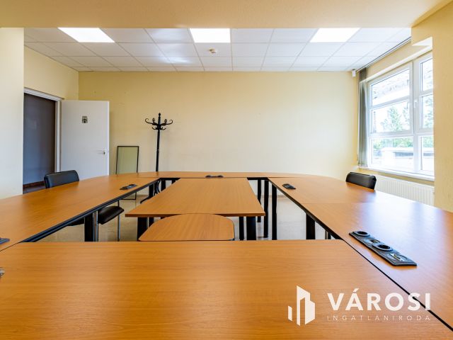 Zuglóban, M3 bevezetőnél, eladó II. emeleti irodaszint