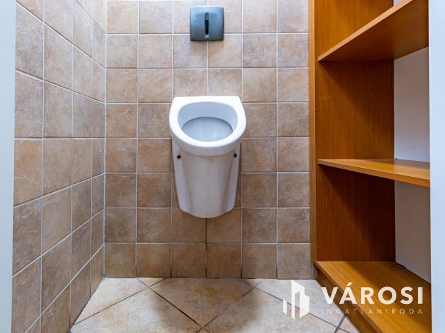 Zuglóban, M3 bevezetőnél, eladó II. emeleti irodaszint