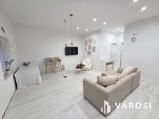 Exkluzív ikerház + Különálló modern lakás egyben eladó