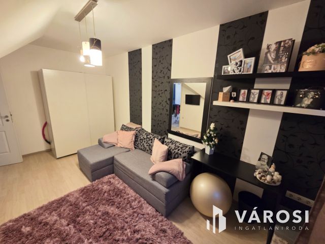 Exkluzív ikerház + Különálló modern lakás egyben eladó