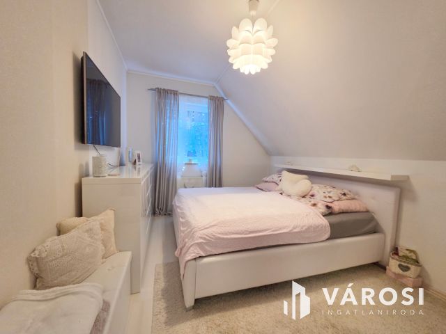 Exkluzív ikerház + Különálló modern lakás egyben eladó