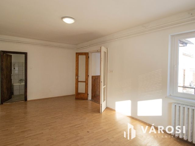 Lehetőségekkel teli ház Eladó Győrladaméron ideális telekkel