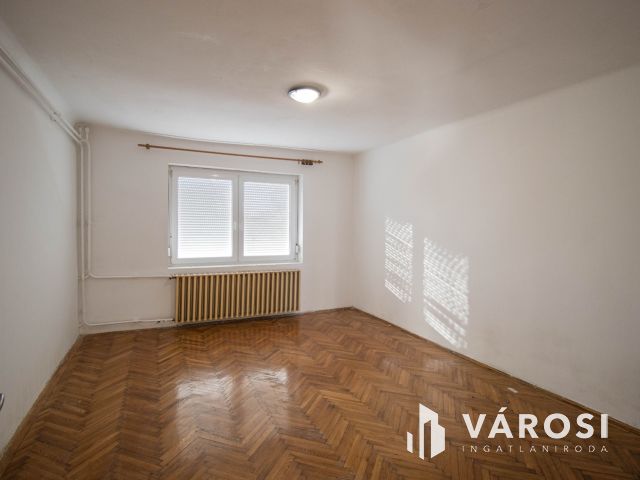 Lehetőségekkel teli ház Eladó Győrladaméron ideális telekkel