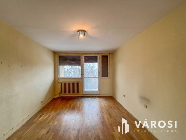 Eladó 2,5 szobás, erkélyes, hőszigetelt panel lakás