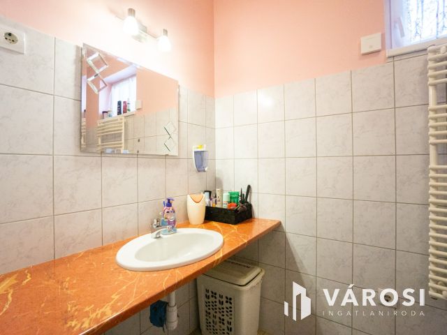 Kedves kis családi ház, nyugodt helyen!