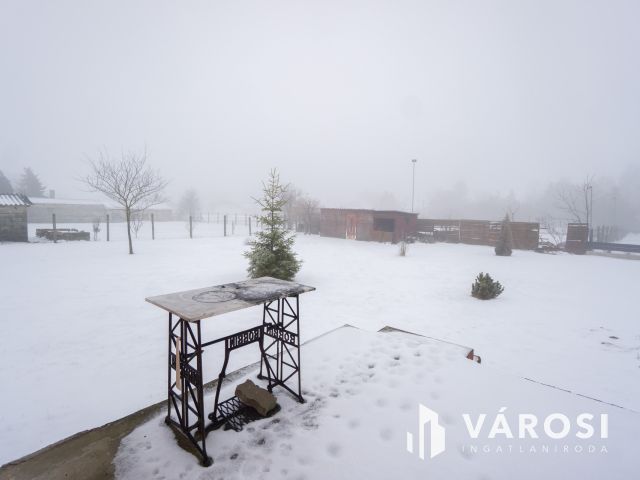 Kedves kis családi ház, nyugodt helyen!