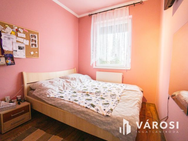 Kedves kis családi ház, nyugodt helyen!