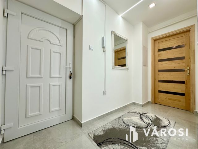 Szerpentin út felső részén felújított lakás eladó!